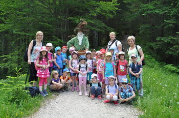 KRMELJSKI OTROCI OBISKALI ŠKRATOVO DEŽELO