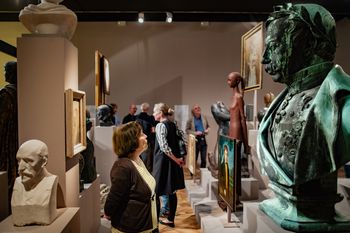 Oglejte si razstavo Ljubljana. Zgodovina. Mesto. z izkušenim vodičem!