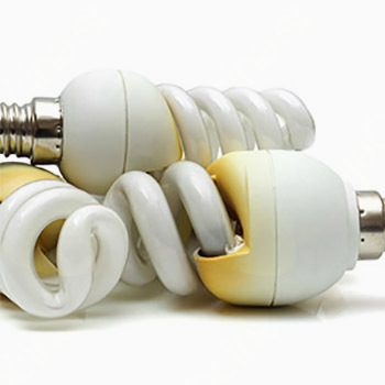 7 KORAKOV odstranjevanja razbite varčne žarnice