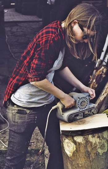 Loonshine: ko les ponovno zaživi Loonshine: ko les ponovno zaživi