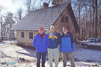 Adijo zavetišče, dobrodošla koča! Adijo zavetišče, dobrodošla koča!