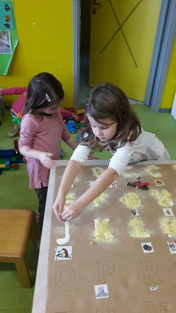 Igralnico smo spremenili v učilnico Igralnico smo spremenili v učilnico