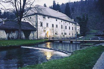 Praznovala je reka Praznovala je reka