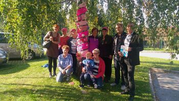 Rožnate pletenine ovile drevo tudi v Borovnici