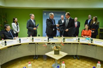 Podpis dogovora o razvoju regij