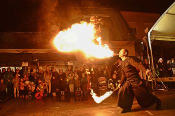 Začel se je veseli december