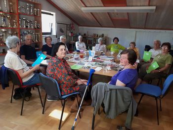 Hodi ob meni in bodi moj prijatelj