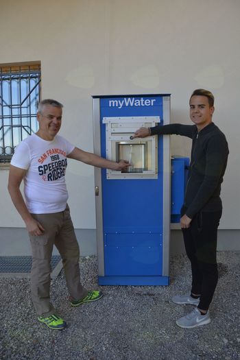 Pitna voda iz zraka? Kje? Pri koči na Planini.   