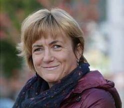 Vabljeni na ganljivo, s humorjem in petjem obarvano monoigro Vinka Möderndorferja