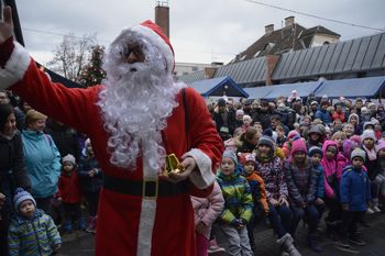 Božično-novoletni sejem prežet z dobrodelnostjo in zabavo