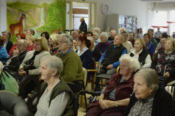 Skupaj okuženih 24 stanovalcev in 14 zaposlenih