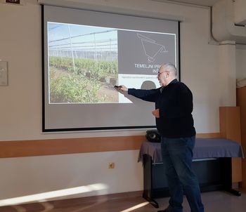 Predstavitev projekta pridelave Borovnic v pokritih nasadih