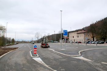Parkirišče pri železniški postaji usposobljeno za uporabo