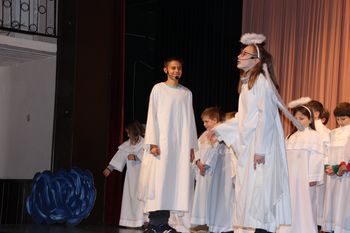 Miklavž na Dobrovi obdaril pridne otroke Miklavž na Dobrovi obdaril pridne otroke