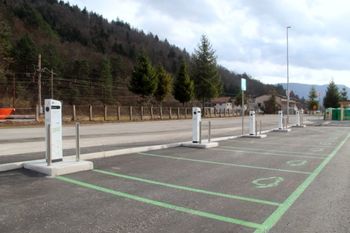 Poskusno obratovanje polnilnih postaj za električna vozila na P+R 