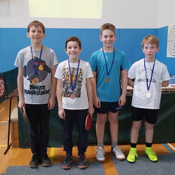 Polhograjski osnovnošolci zelo uspešni na tekmovanju v namiznem tenisu