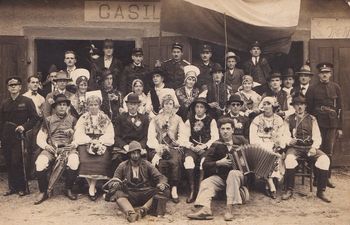 Poštar Danilo zbira stare dokumente in fotografije iz Borovnice