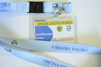 Prostovoljci samo z identifikacijsko kartico