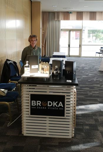 Kupci posegajo po močnejših pijačah: Žganjekuha Kržič z do 80% manjšim prometom