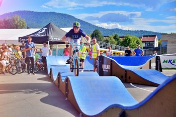 Dan za kolo na vse možne načine