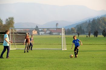 Sklenjen dogovor glede nogometnega igrišča na Dolu