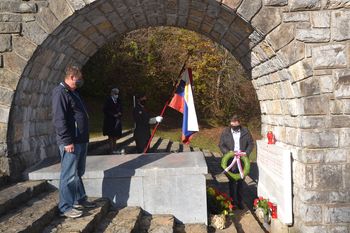 Popravek - položitev venca na Drči