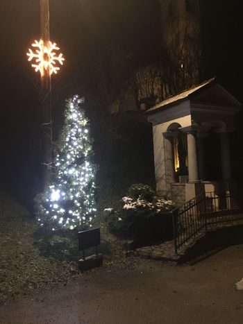 Novoletne praznične okrasitve občine v samoizvedbi občanov