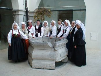 PRIHAJA KRESNI ČAS IN SPET BO VESELO PRI NAS!