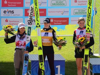 Zmaga Urše Bogataj v poletnem pokalu smučarskih skokov