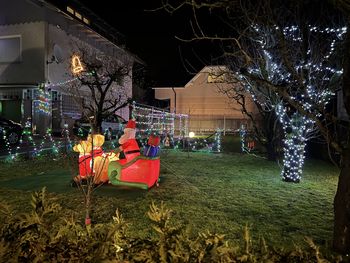 Hišo okrasil z več kot 10 tisoč lučkami