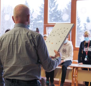 »Mene pa ravnatelj spominja na zlato barvo, ker je res dober ravnatelj.«