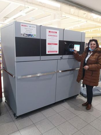 Plastenke in pločevinke so v Sloveniji prvi začeli ločevati Vrhničani Plastenke in pločevinke so v Sloveniji prvi začeli ločevati Vrhničani