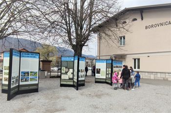 Na železniški postaji na ogled razstava Ko železna pride cesta