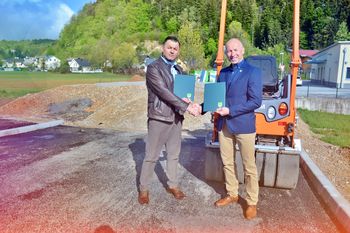 Pogodba podpisana, uvoz se lahko dokonča