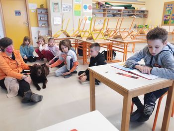 Projekt Ambasadorji nasmeha – branje s kužkoma Arijem in Poldijem