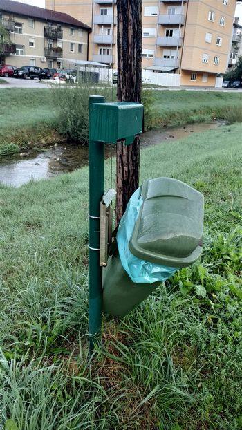 Vandalizem ter smetenje v okolici eko otokov