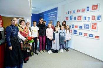 Razstava starovrhniških klekljaric: Slovenija v čipki