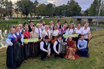 FS Bistra in Tamburaši Borovnica na Vinkovačkih jesenih