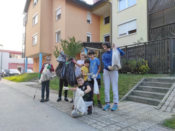 Otroci prevzeli skrb za čisto Vrhniko