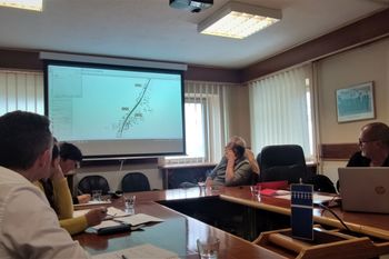 Možnosti zmanjšanja obremenitev s hrupom pri prenovi železniške proge v Občini Borovnica