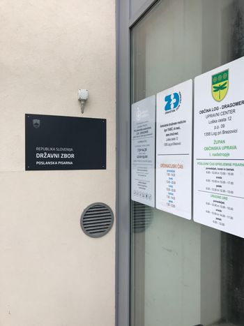 Čebela odprl poslansko             pisarno