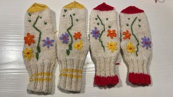 Živahne pletene rokavice