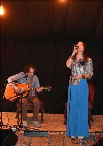 Butični glasbeni koncert Tine Marinšek in Daniela Verzoja