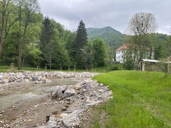 Protipoplavne ureditve v Dolenji vasi, Šujici in Polhovem Gradcu Protipoplavne ureditve v Dolenji vasi, Šujici in Polhovem Gradcu