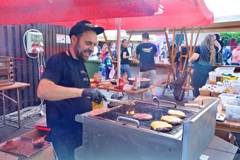 Dionizov petek: V ritmih glasbe in razvajanju brbončic