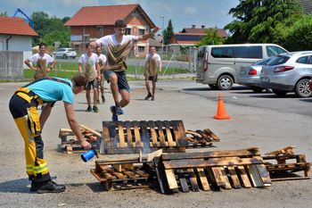 Argotlon: po lego kockah, pod elektriko in po blatu do cilja
