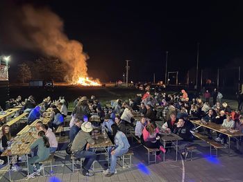 Dobra udeležba na kresovanju v organizaciji Društva dolanskih fantov in deklet Dobra udeležba na kresovanju v organizaciji Društva dolanskih fantov in deklet