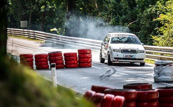 Mladi Vrhničan do izjemnih dosežkov za volanom dirkalnega avtomobila