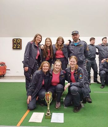 Pokal vrhniške zimske lige je ponovno v rokah horjulskih članic A