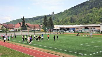 Umetna trava na igrišču v športnem parku
